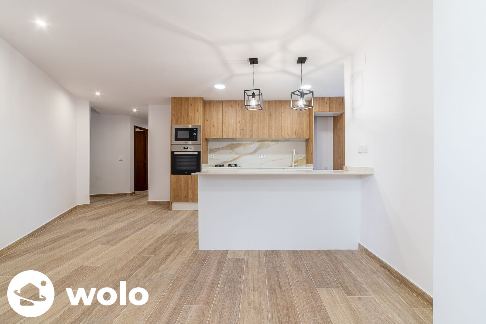 Piso reformado con tres habitaciones y parking incluido en Valencia - Imagen 4