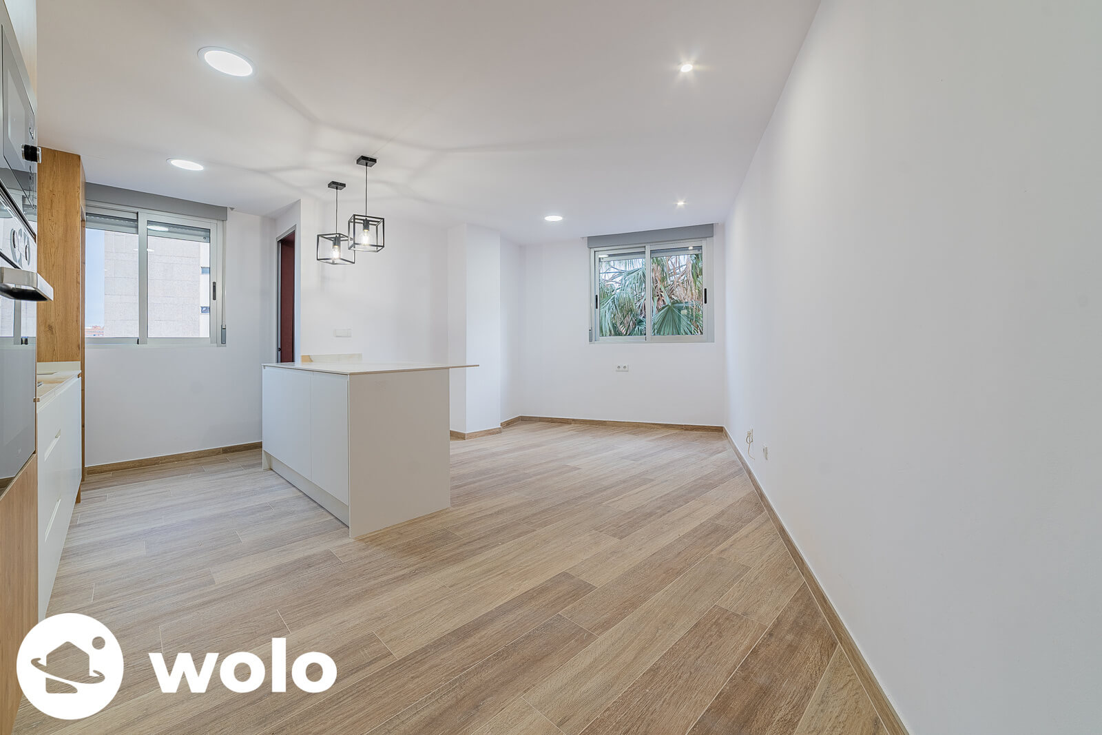 Piso reformado con tres habitaciones y parking incluido en Valencia - Imagen 3